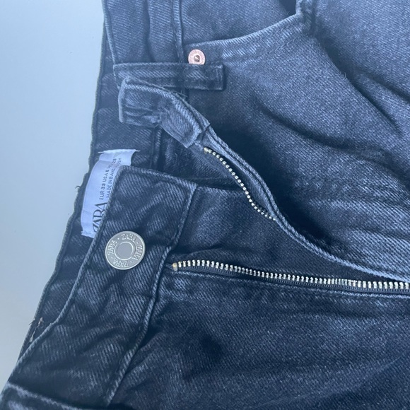 Black Zara jean shorts, great condition never worn, size 6 - Picture 2 of 5